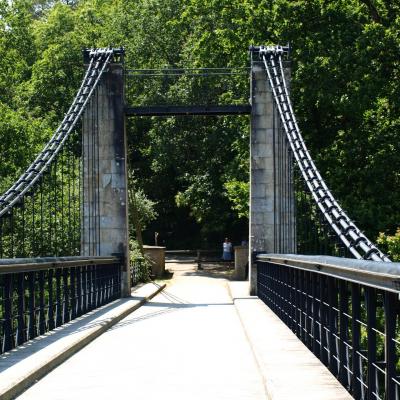 Le Bono le vieux pont suspendu