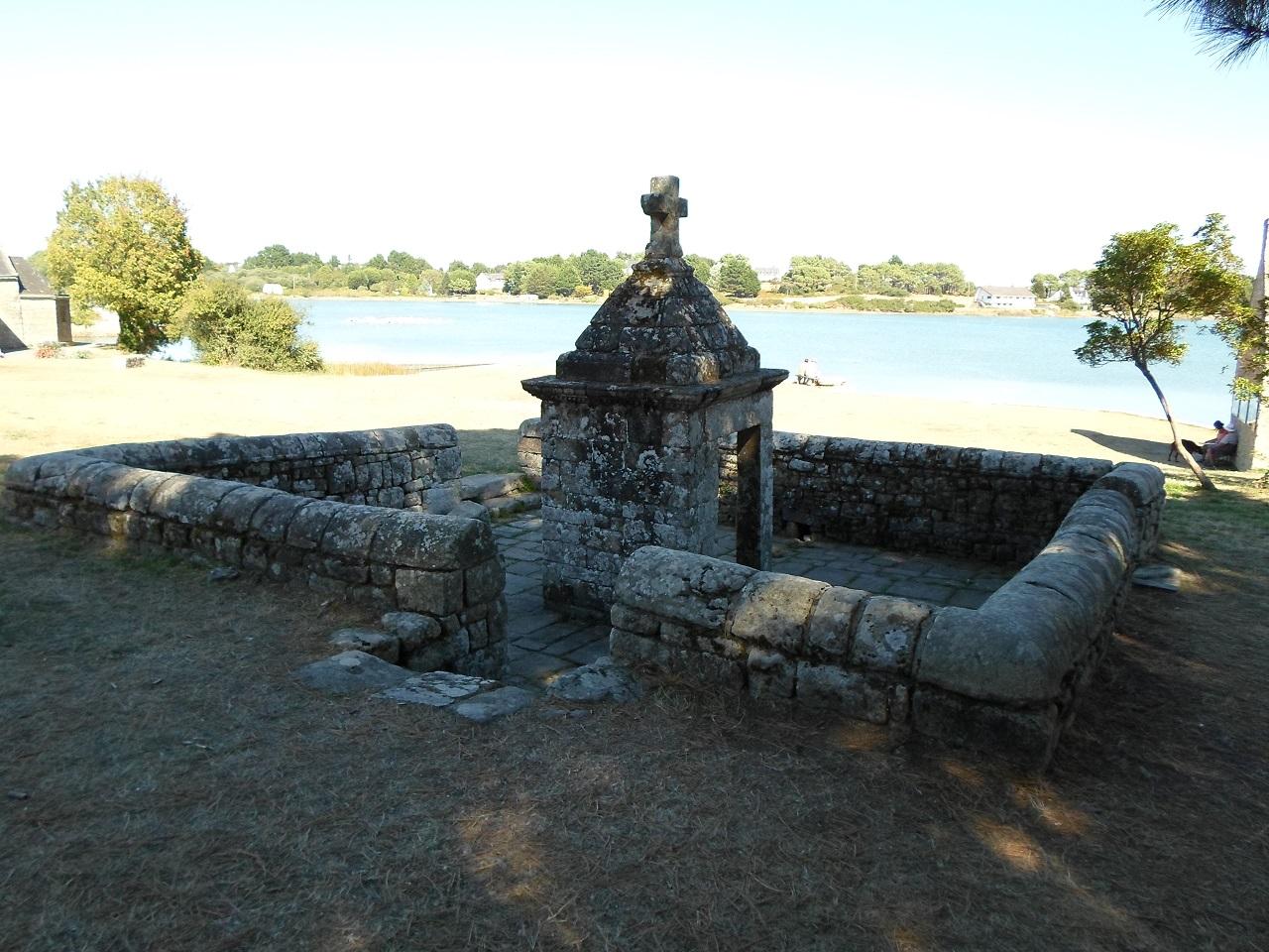 La fontaine de Saint-Cado